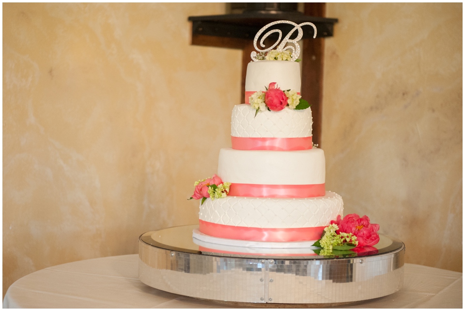 stony point hall wedding, vintage table decorations, melissa sigler photography, tiered rotating wedding cake