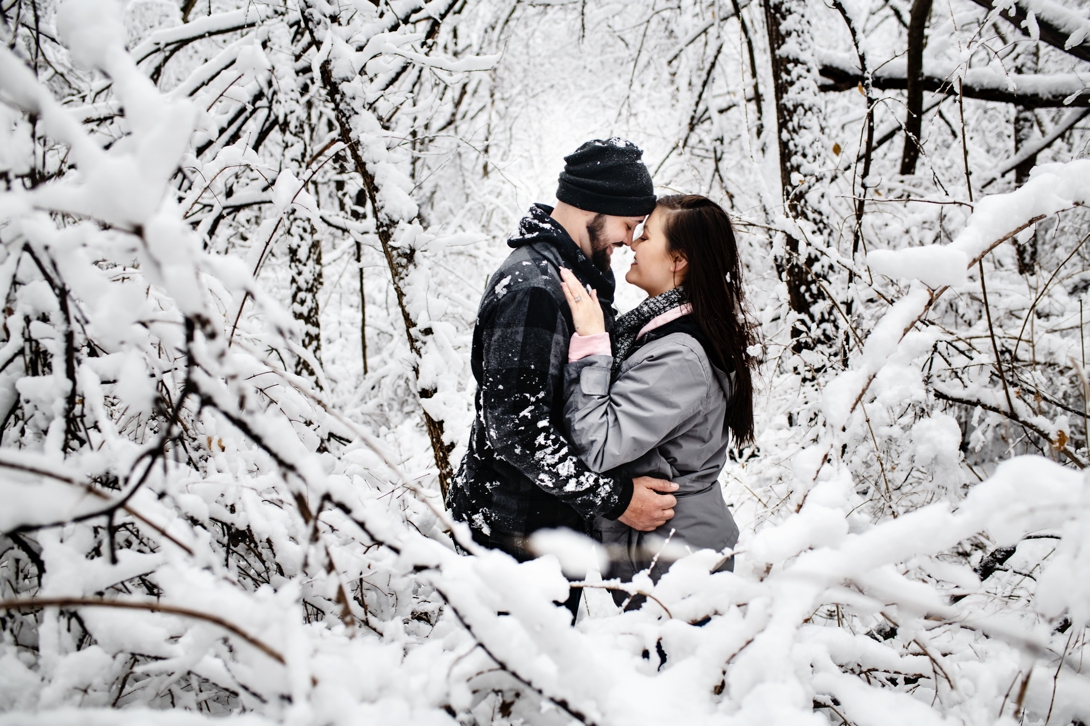 engagement photo in the snow